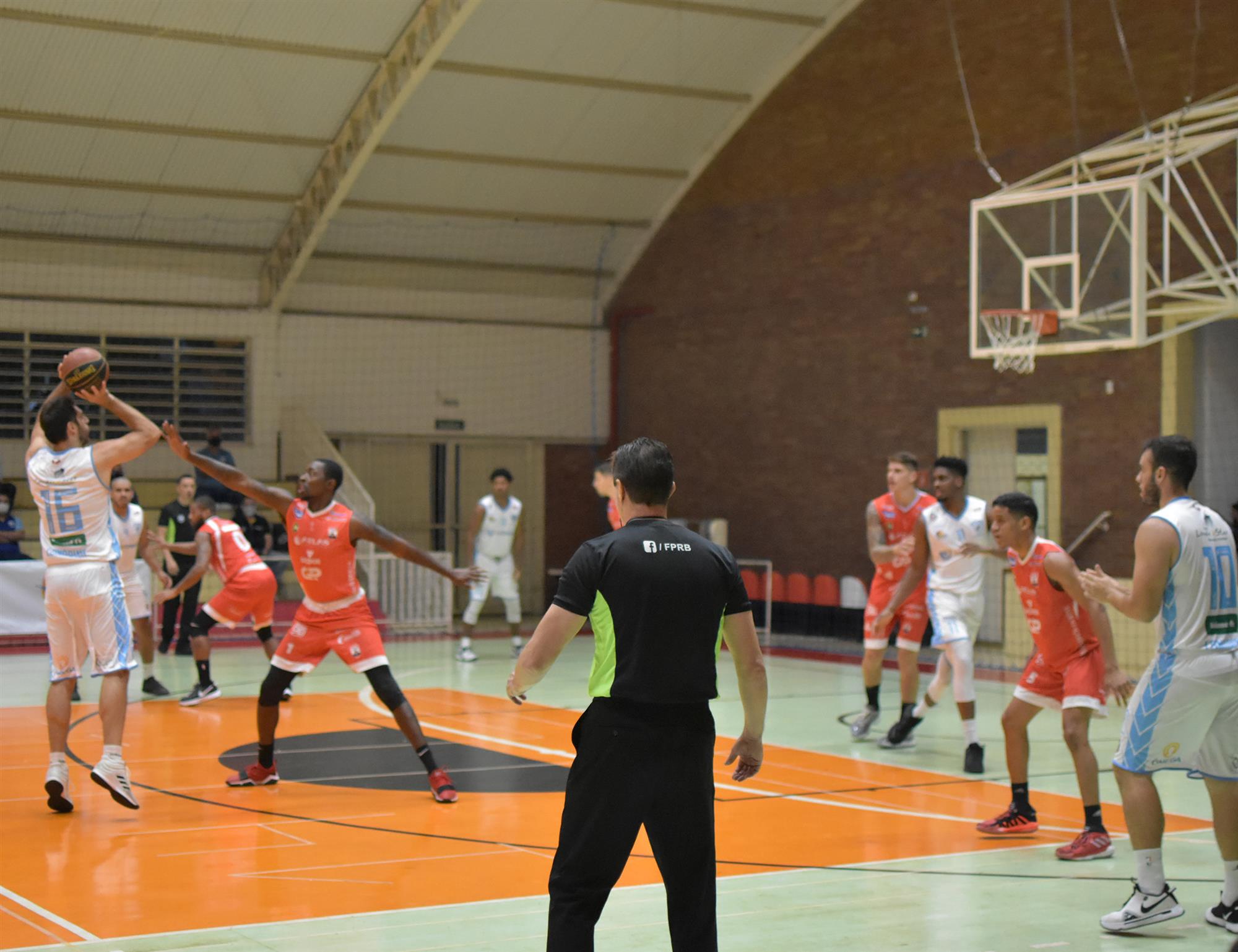 Londrina Unicesumar Basquete enfrentou com muita garra o Pato Basquete