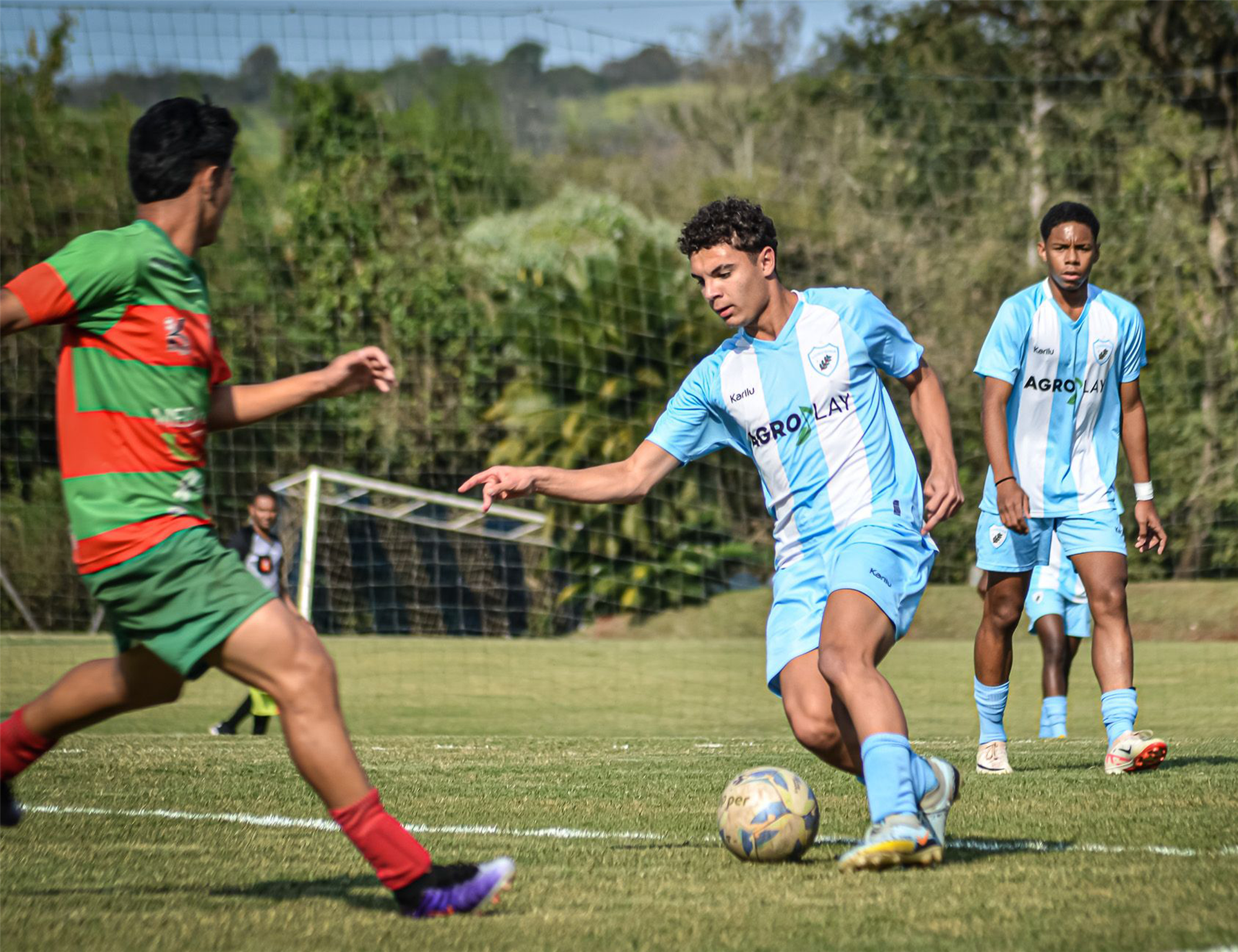 Londrina goleia no clássico ‘Pé Vermelho’ e avança para a final