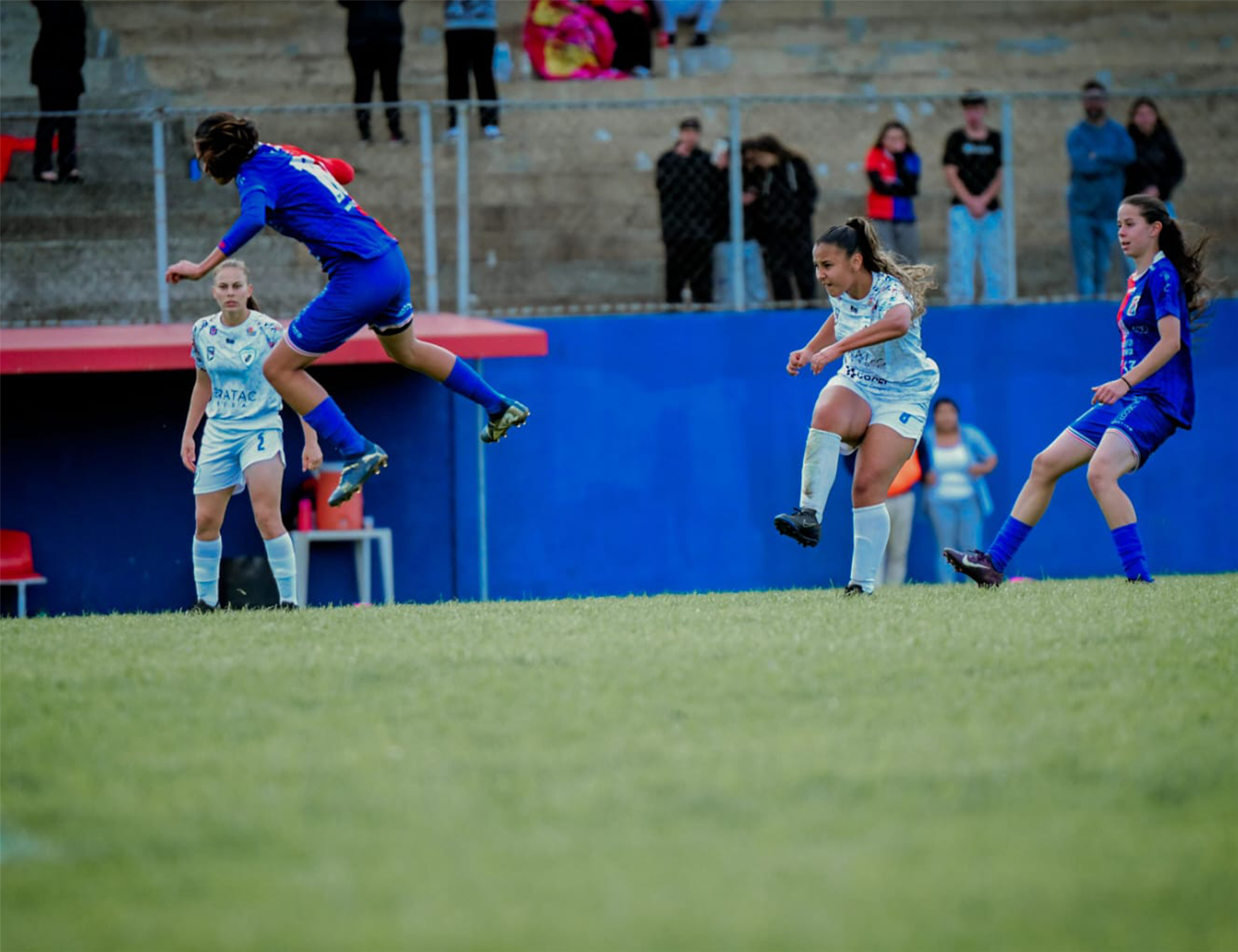 Londrina vence o Paraná Clube na capital e garante vaga na final