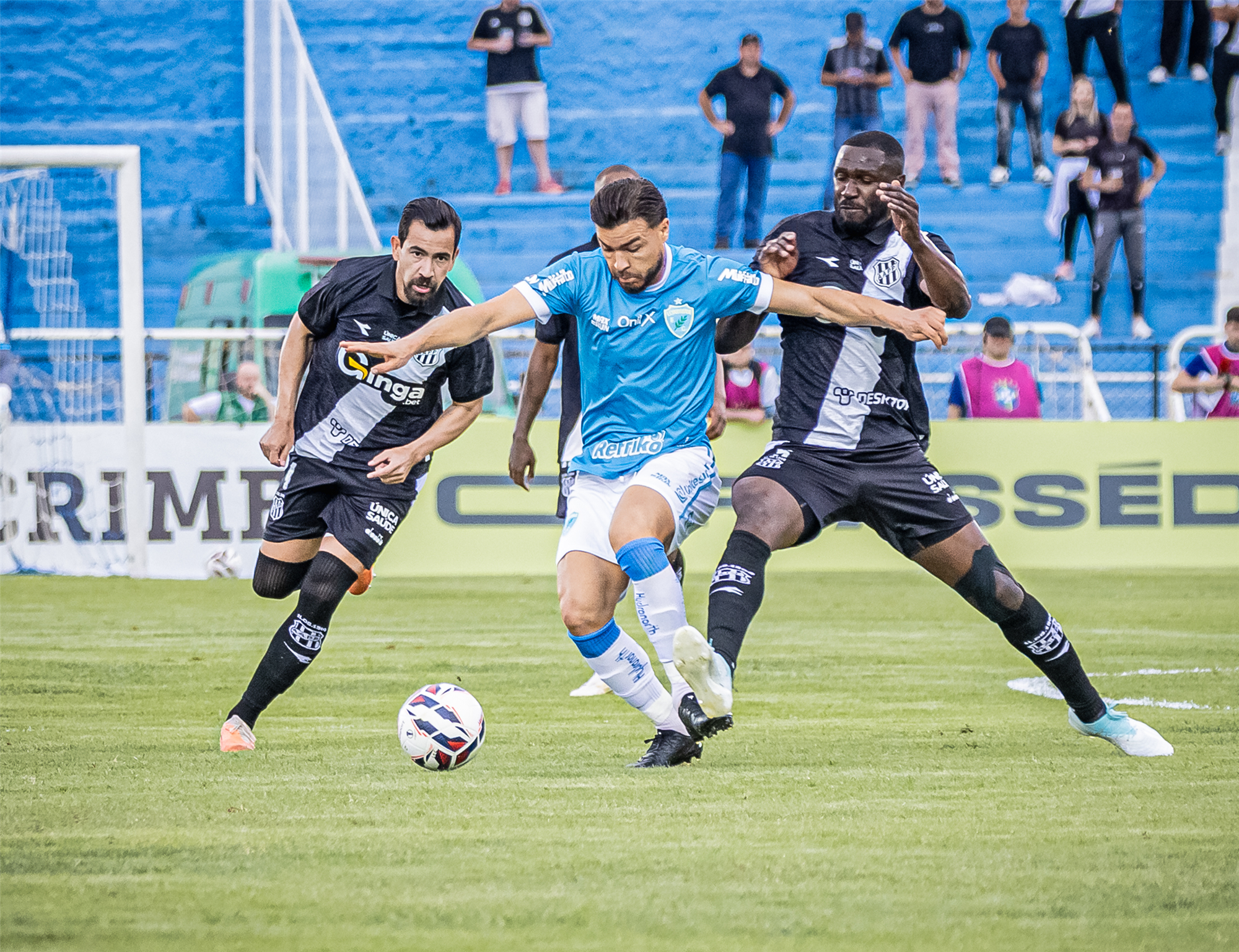 No primeiro jogo, Londrina e Ponte ficam no zero