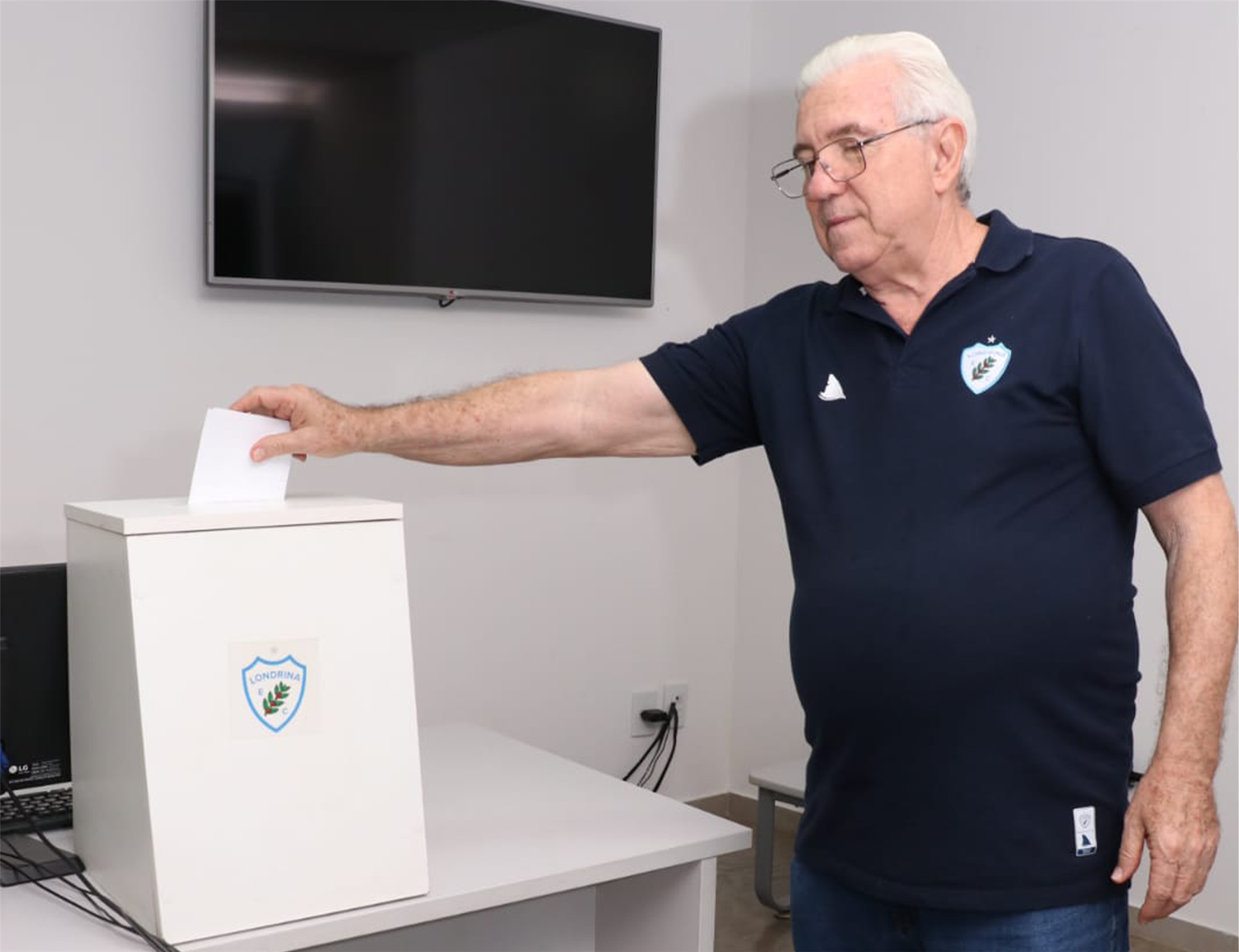 Getúlio Castilho é reeleito presidente do Londrina para o triênio 2026-2028