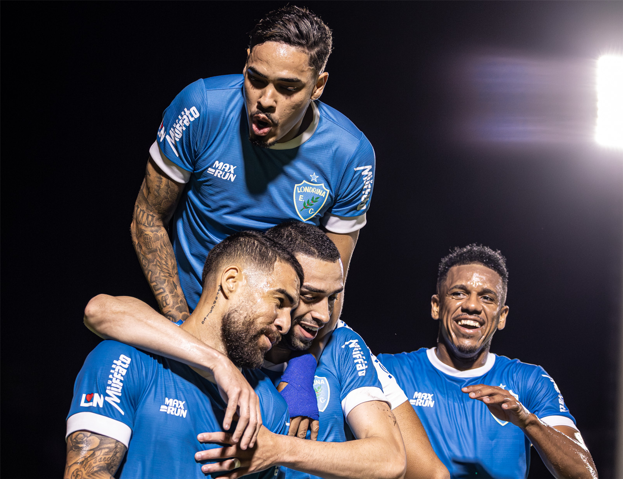 Com gols no primeiro tempo, Tubarão vence o Azuriz em Pato Branco