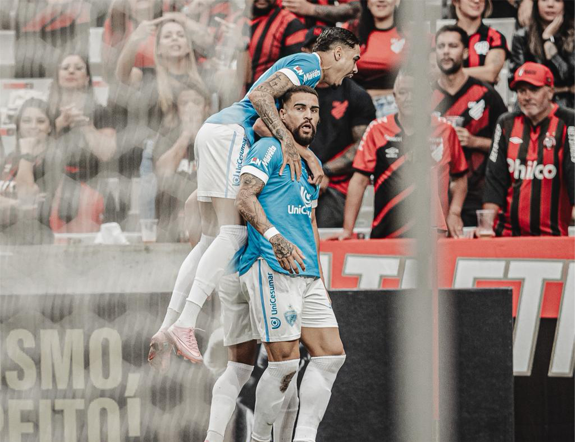 Tubarão vence o Athletico na capital e está na final do Paranaense