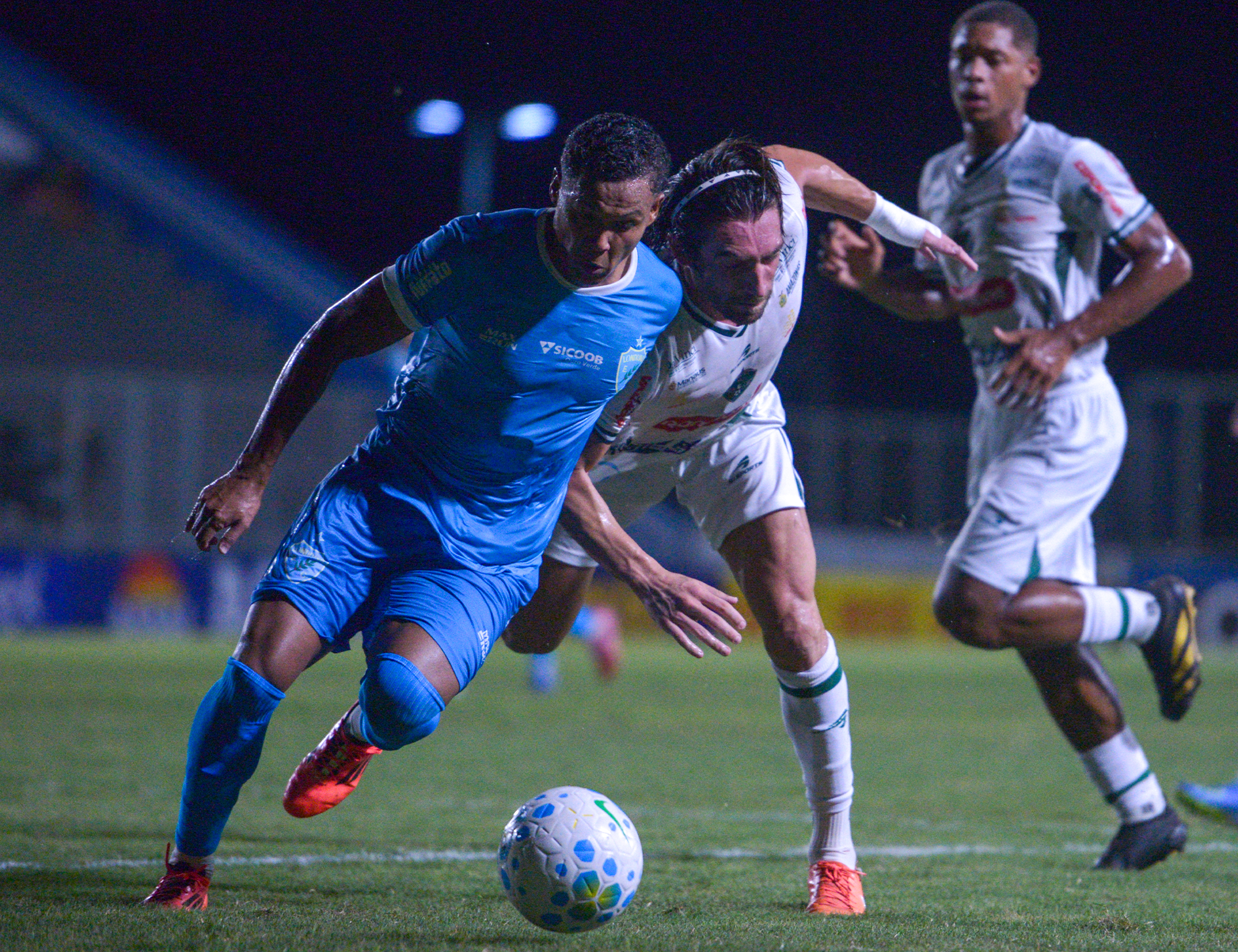 Tubarão vence o Manaus nos pênaltis e avança na Copa do Brasil
