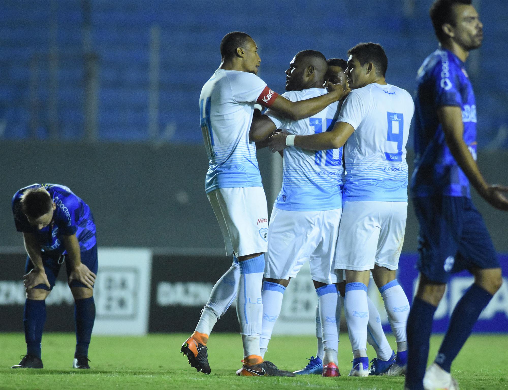 Com gol de Adenílson, Londrina vence o São José no Café